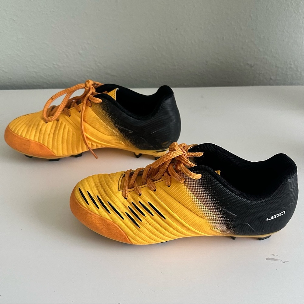 Kids Leoci Soccer Cleats